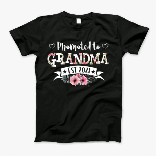Promoted To Grandma Est 2021 | New Grandmother Gift | Pregnancy Announcement  Cute Floral | Soon To Be Grandma T-Shirt