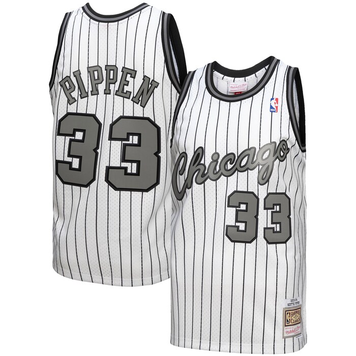 Mitchell & Ness Men's 2003 Chicago Bulls Scottie Pippen #33 Red